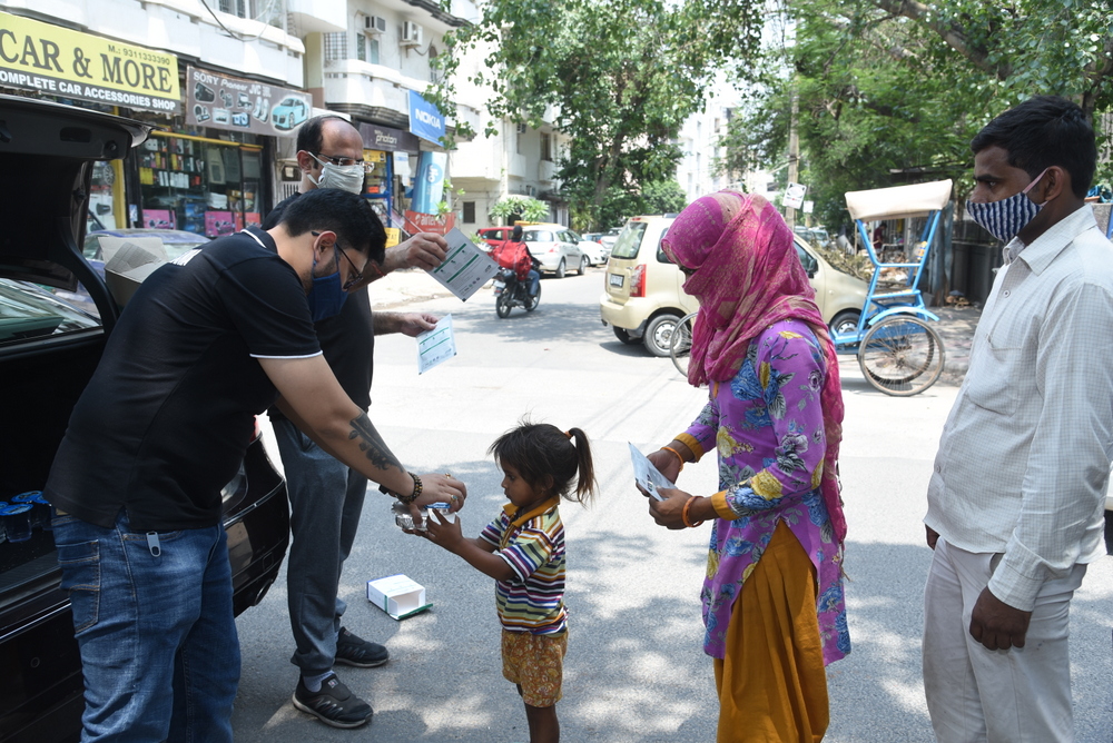 Muscle And Strength India Keeps The Spirit Of Humanity Alive 6 Muscle And Strength India distributing masks and other essentials.
